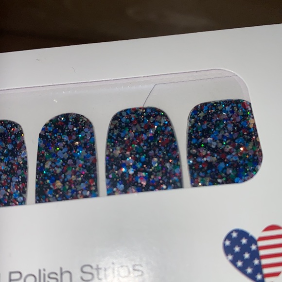 “Broadway Glimmer” Color Street, 100% Nail Polish Strips - Picture 3 of 5